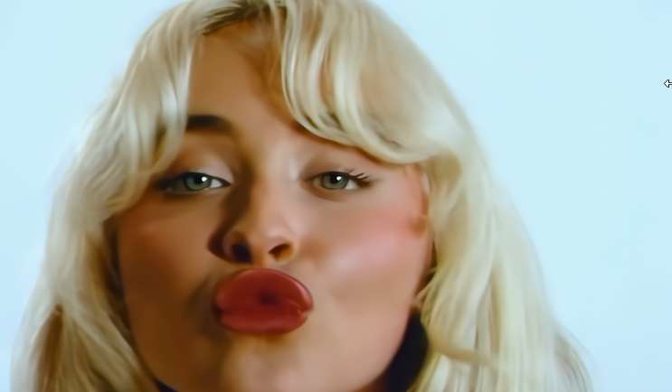 Sabrina Carpenter Kissing Screen Live Wallpaper