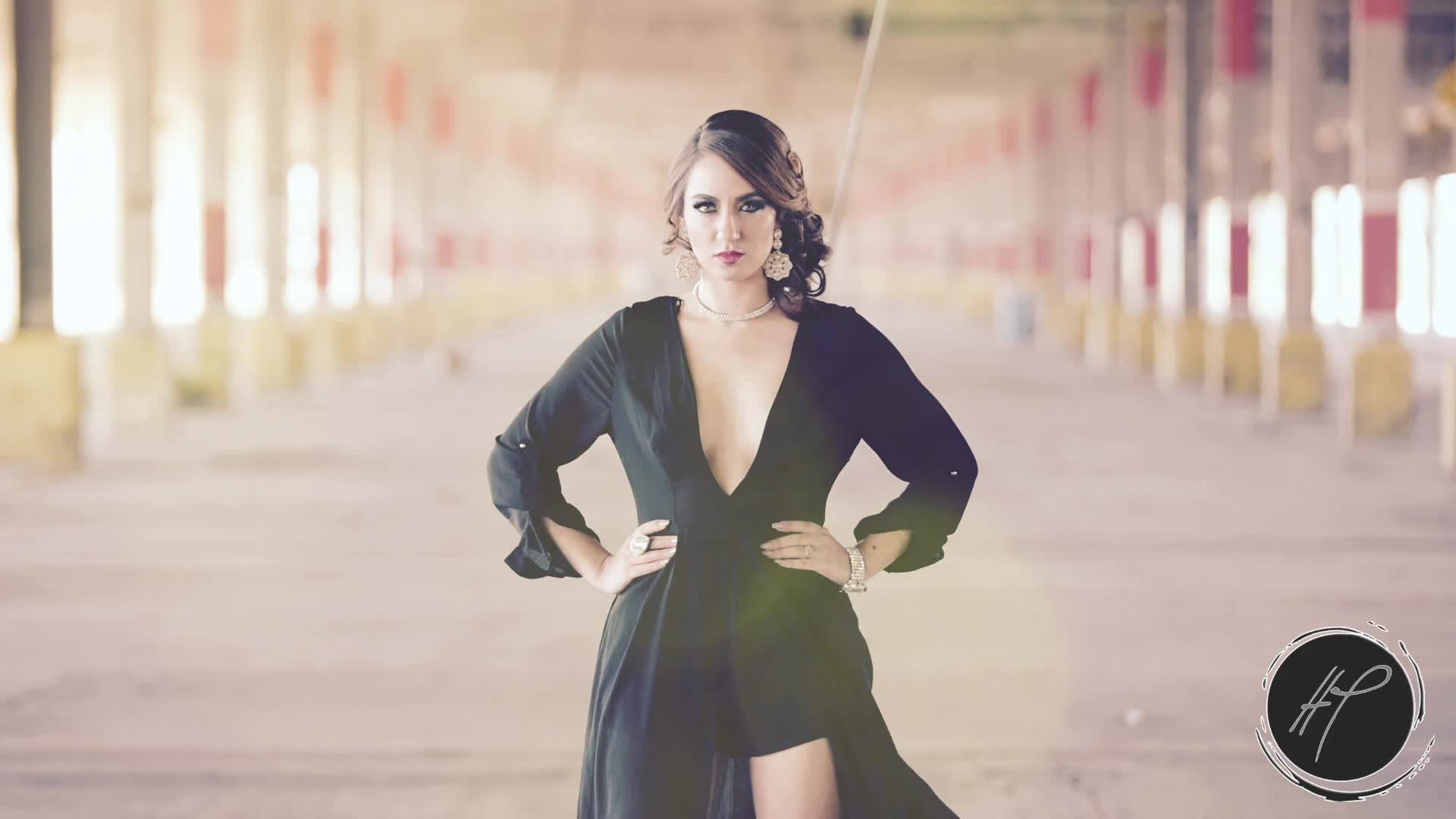 Amber Girl HD Animated Wallpaper