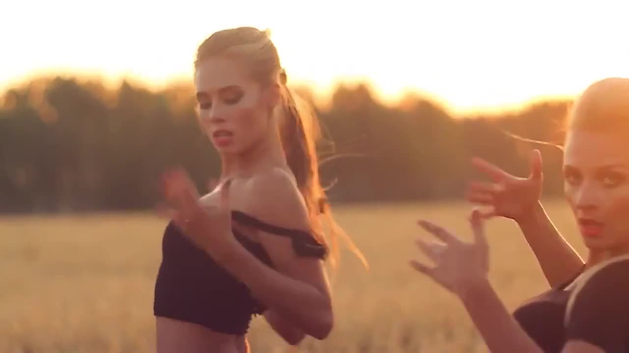 Girls Dancing Animated Wallpaper