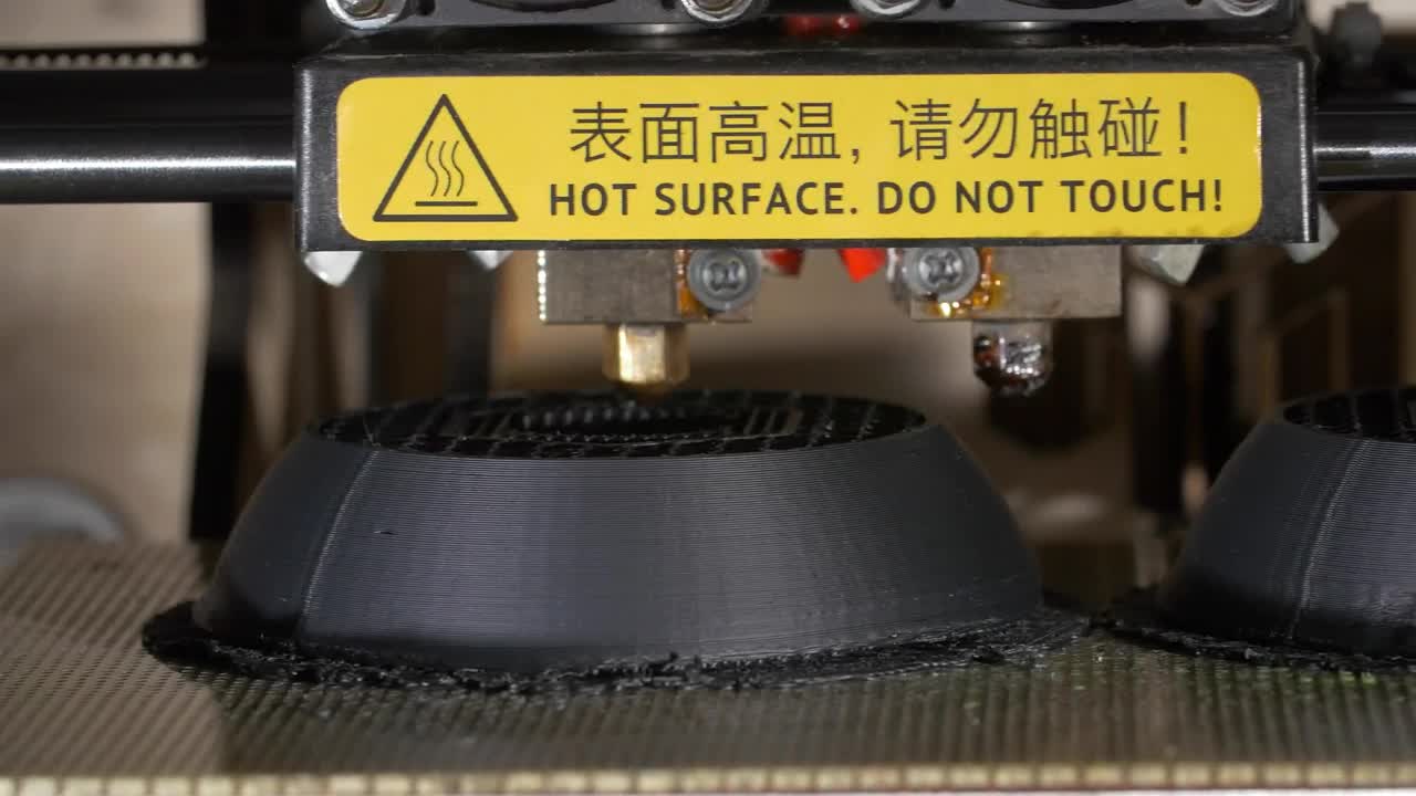Stock Video 3d printer using black plastic PC Live Wallpaper
