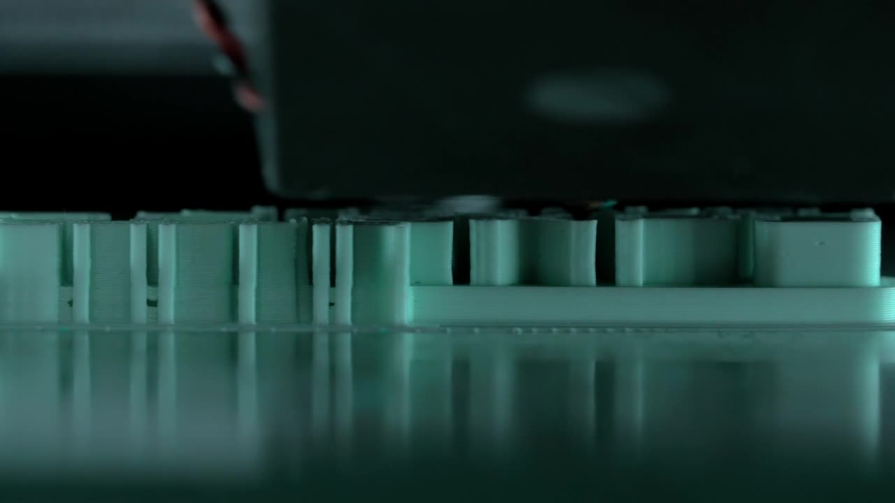 Stock Video 3d printing a complex shape PC Live Wallpaper