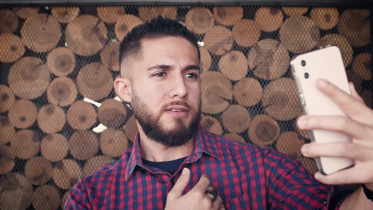 Stock Video A Bearded Man Taking A Selfie Live Wallpaper for PC