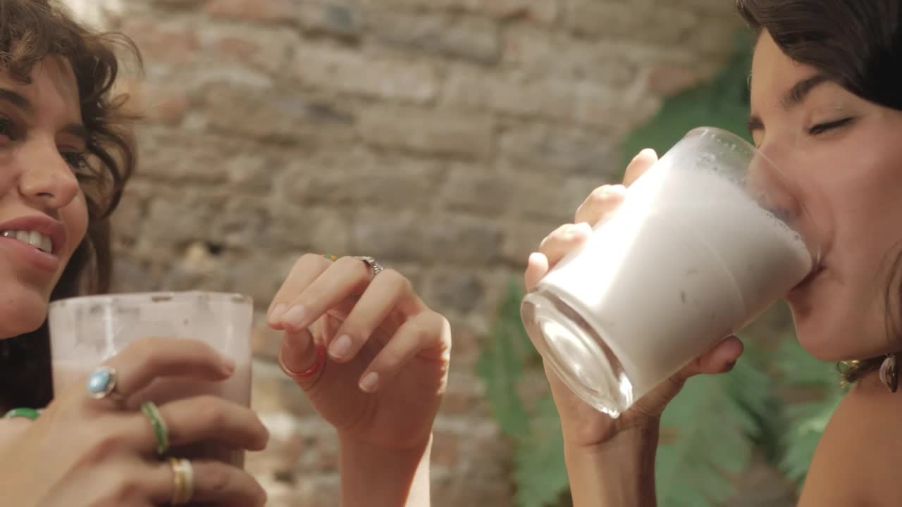 Stock Video A Couple Of Girls Chatting During A Girlfriends Date Live Wallpaper for PC