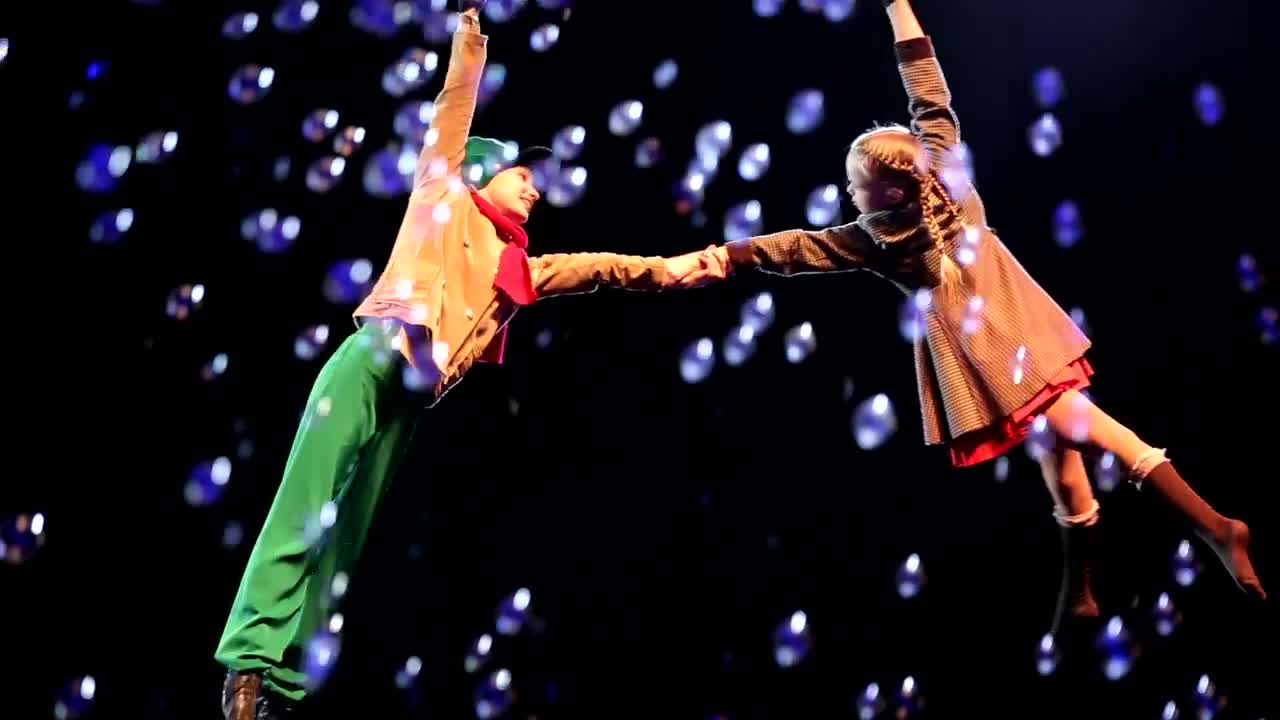 Stock Video Acrobats In The Air Live Wallpaper for PC