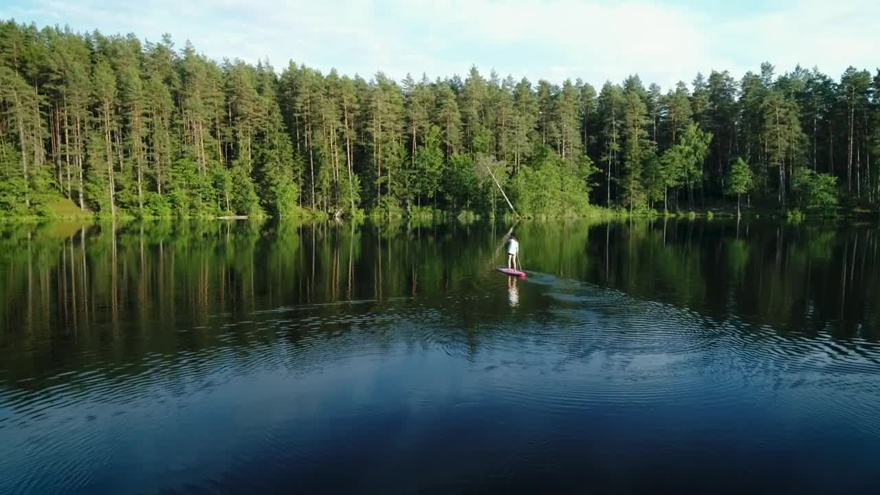 Stock Video Adventurer Woman On A Paddleboard In The Lake Live Wallpaper for PC