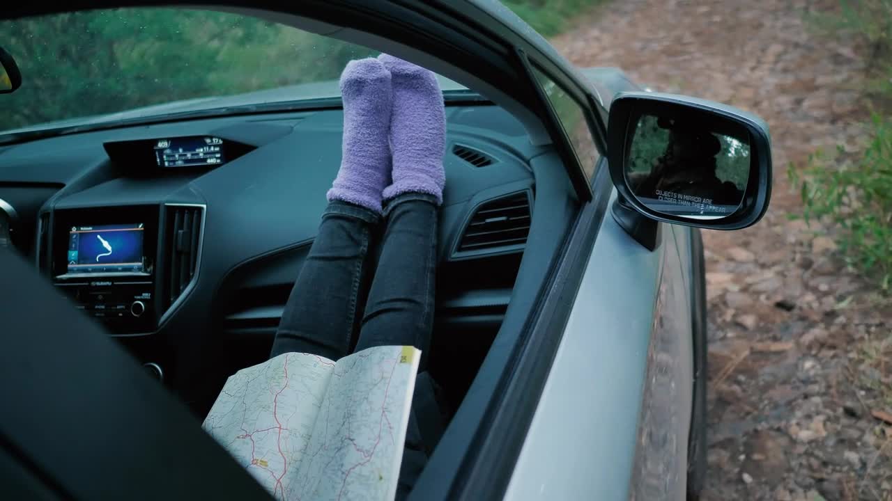 Stock Video Adventurers Enjoying The Road Live Wallpaper for PC