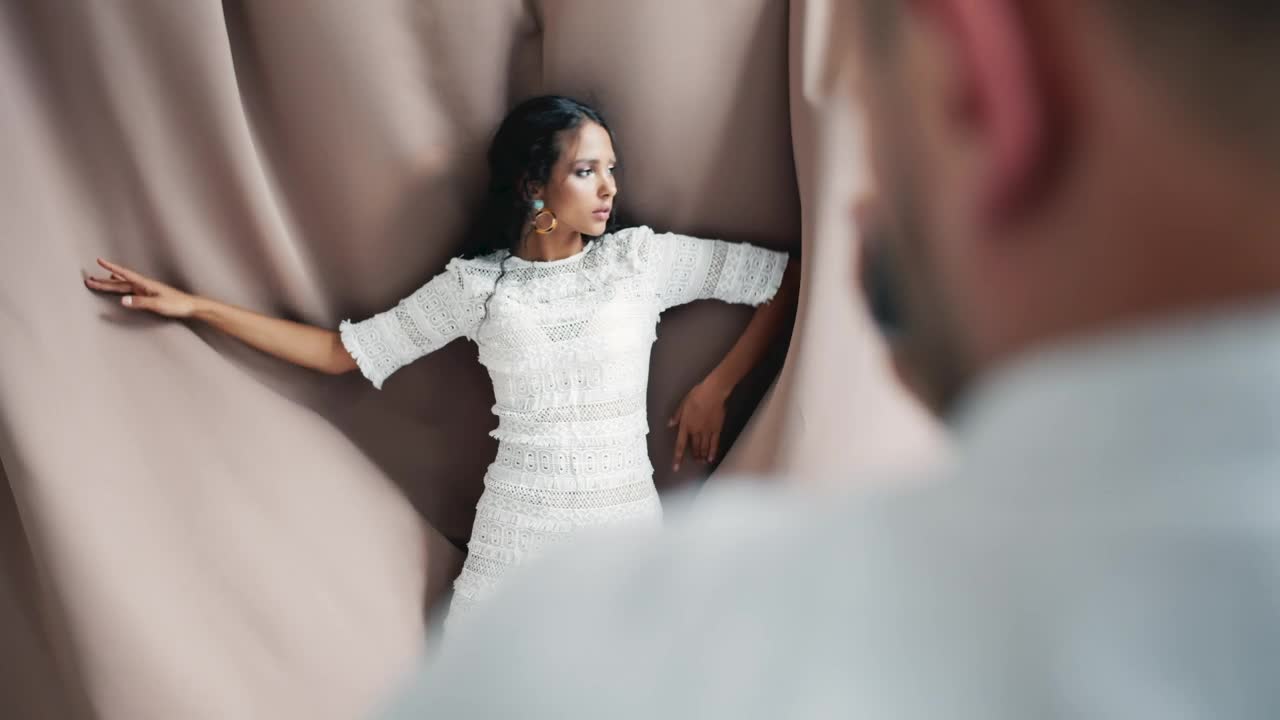 Stock Video Bautiful Dark Skinned Model Poses For Photographer Live Wallpaper For PC