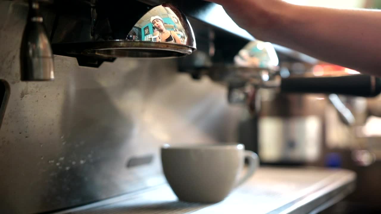 Stock Video Barista Making Fresh Coffee Live Wallpaper For PC