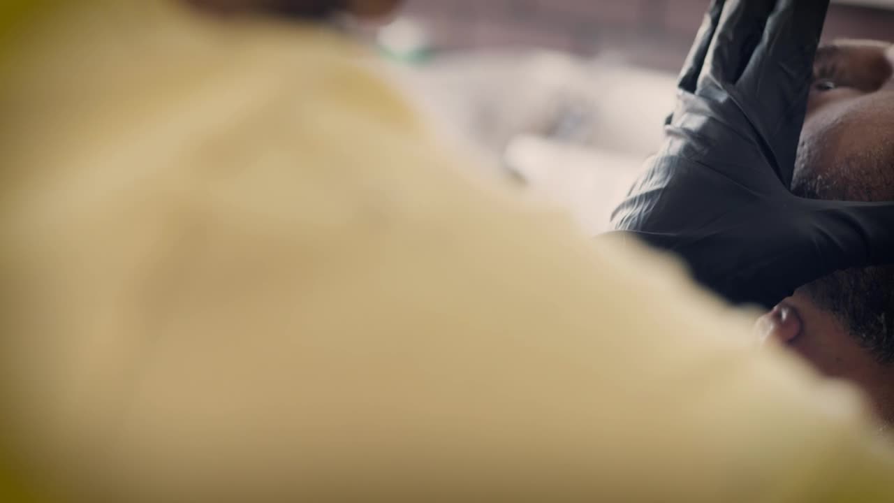 Stock Video Barber Using Straight Razor Live Wallpaper For PC