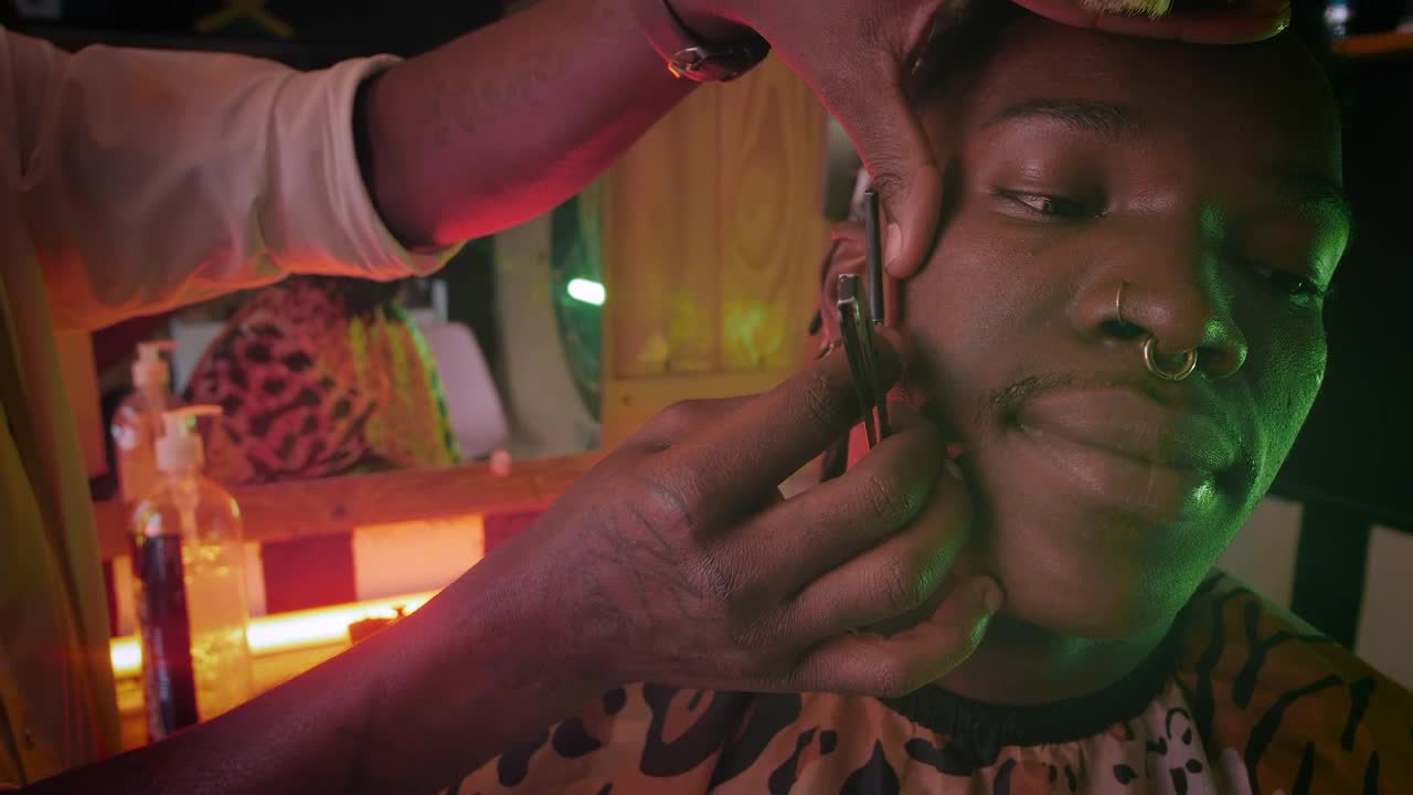 Stock Video Barber Shaving A Mans Face With A Razor Live Wallpaper For PC