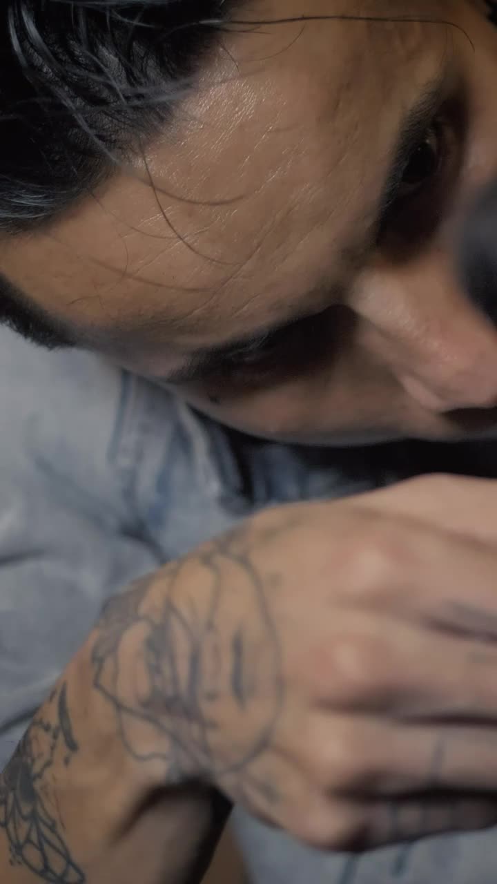 Stock Video Barber Outlining A Mans Beard Live Wallpaper For PC