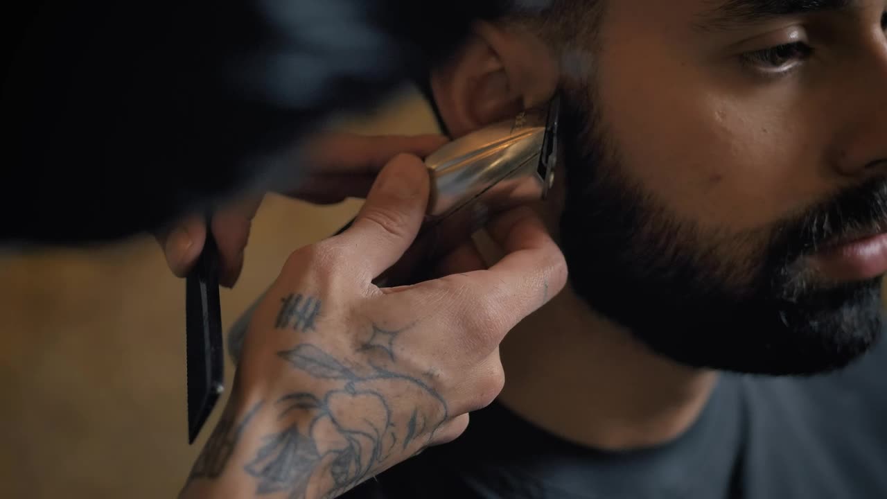 Stock Video Barber Outlining A Clients Beard Live Wallpaper For PC