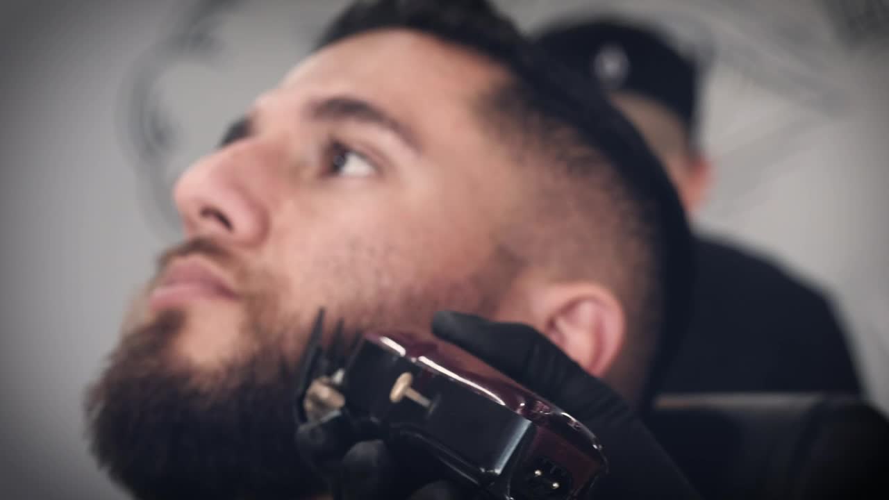 Stock Video Barber And His Electric Hair Trimmer Live Wallpaper For PC