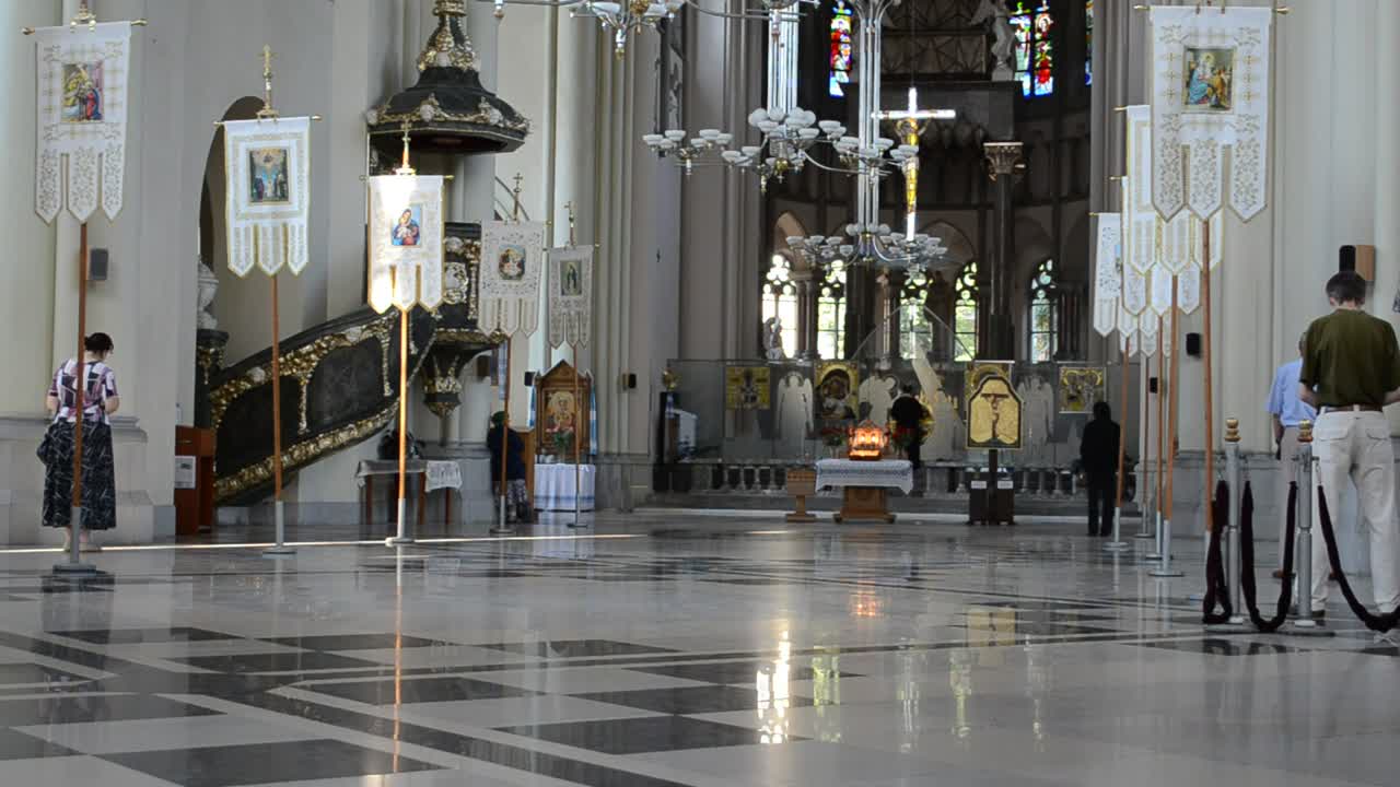 Stock Video Banners Inside A Building Live Wallpaper For PC