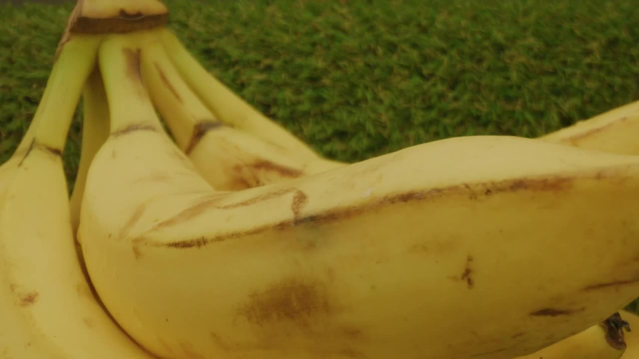 Stock Video Banana Bunch Rotating Slowly Live Wallpaper For PC