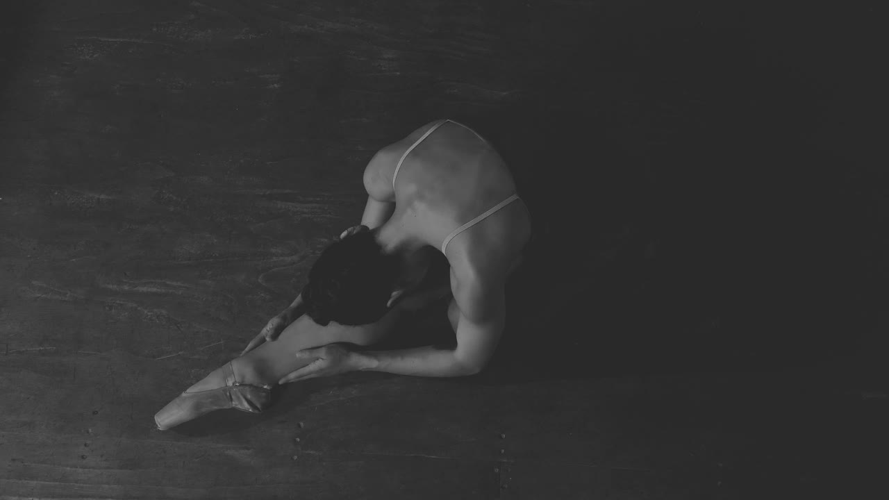 Stock Video Ballet Dancer Doing The Splits Live Wallpaper For PC