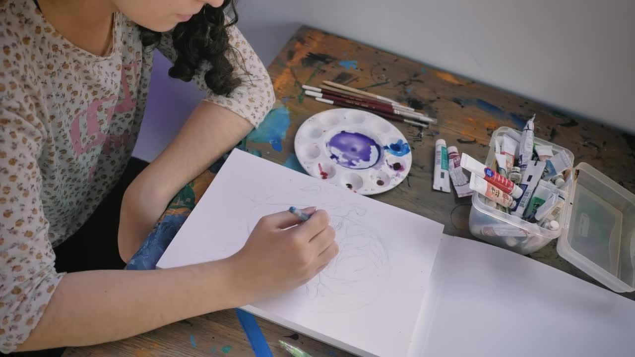 Stock Video Artist Woman Giving Color To A Drawn Face Live Wallpaper For PC