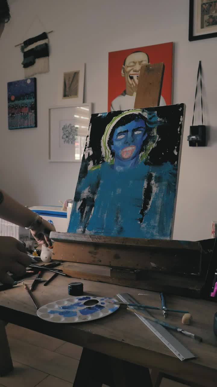 Stock Video Artist Painting An Abstract Portrait Live Wallpaper For PC