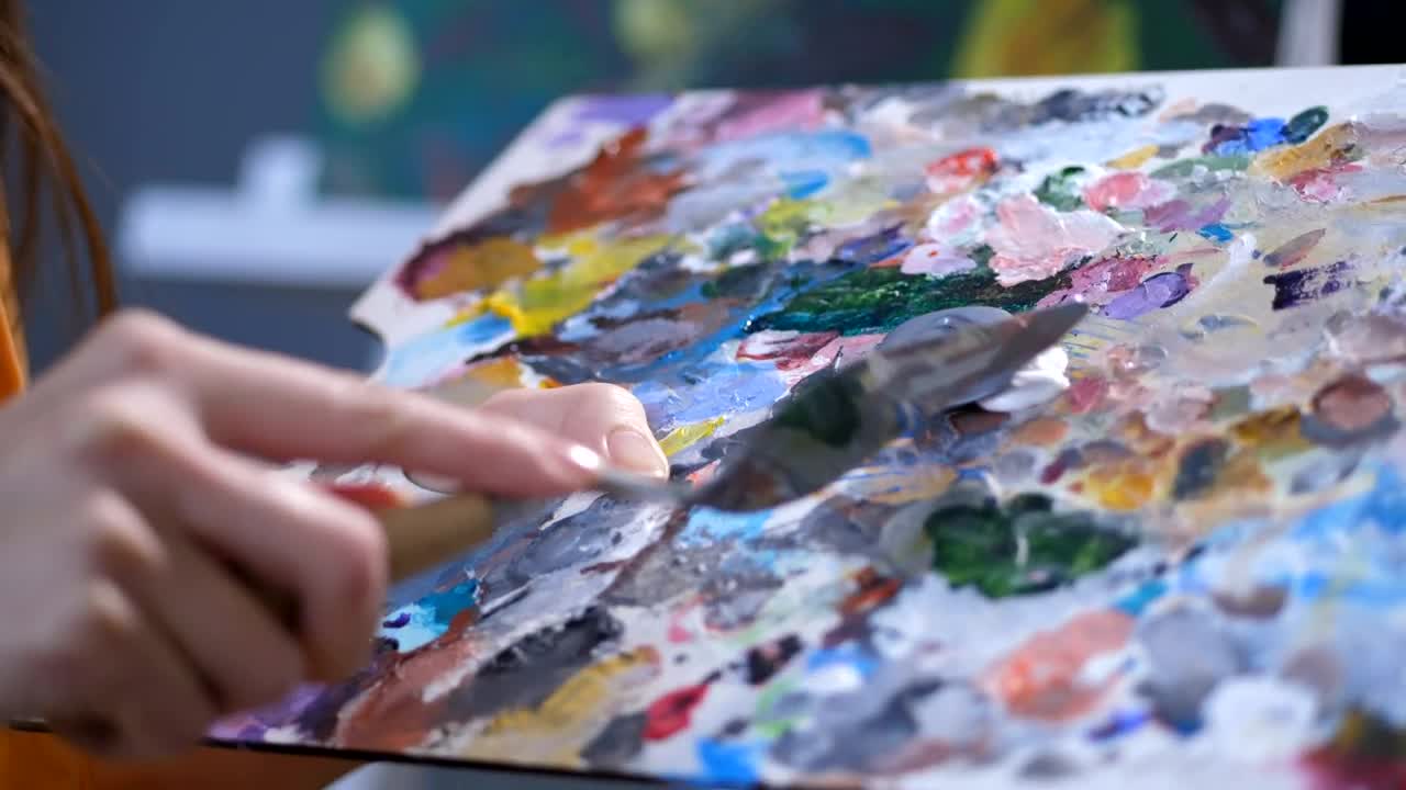 Stock Video Artist Mixing Paints On A Board Live Wallpaper For PC
