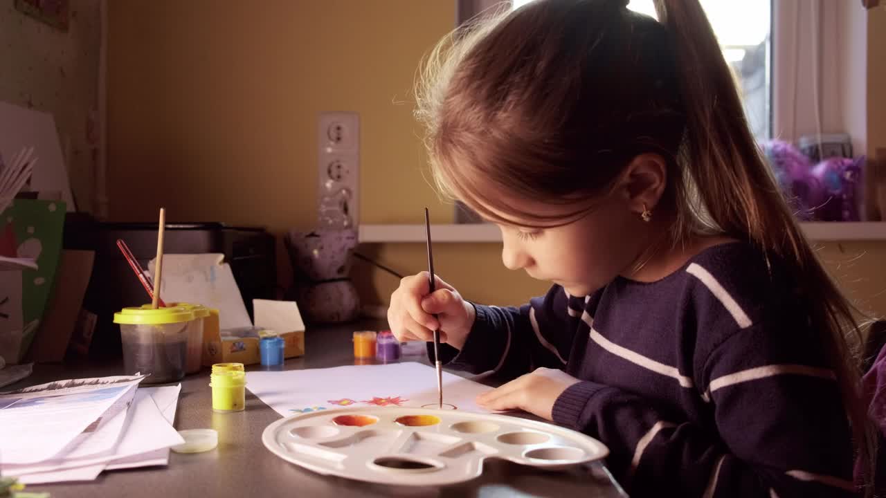 Stock Video Artist Girl Paints With A Brush Live Wallpaper For PC