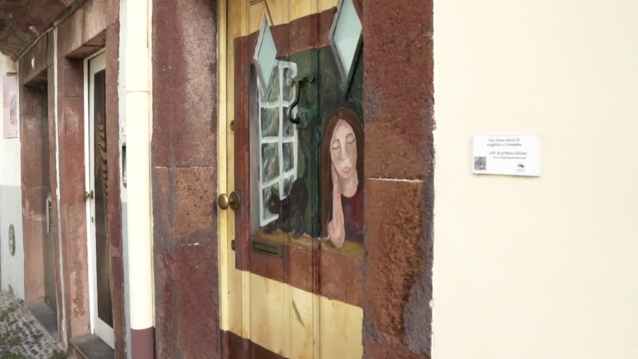 Stock Video Art In The Door Live Wallpaper For PC