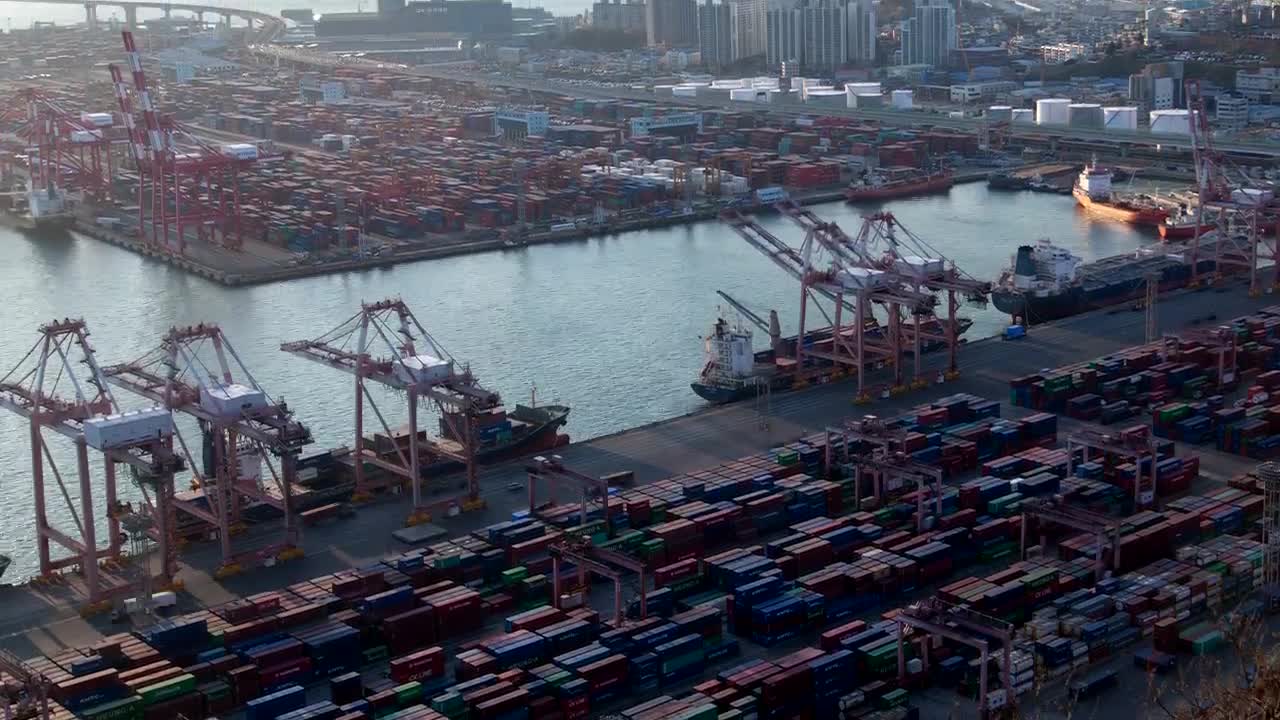 Stock Video Areas On A Shoreline Full Of Shipping Containers Live Wallpaper For PC