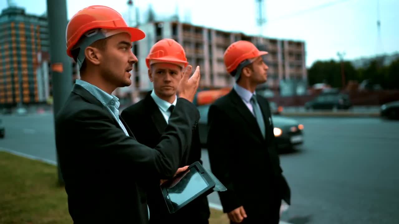 Stock Video Architect Talking To Businessmen Live Wallpaper For PC