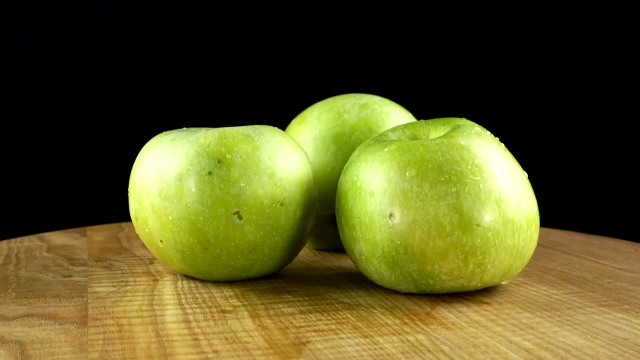 Stock Video Apples Washed And Ready For Eating Live Wallpaper For PC