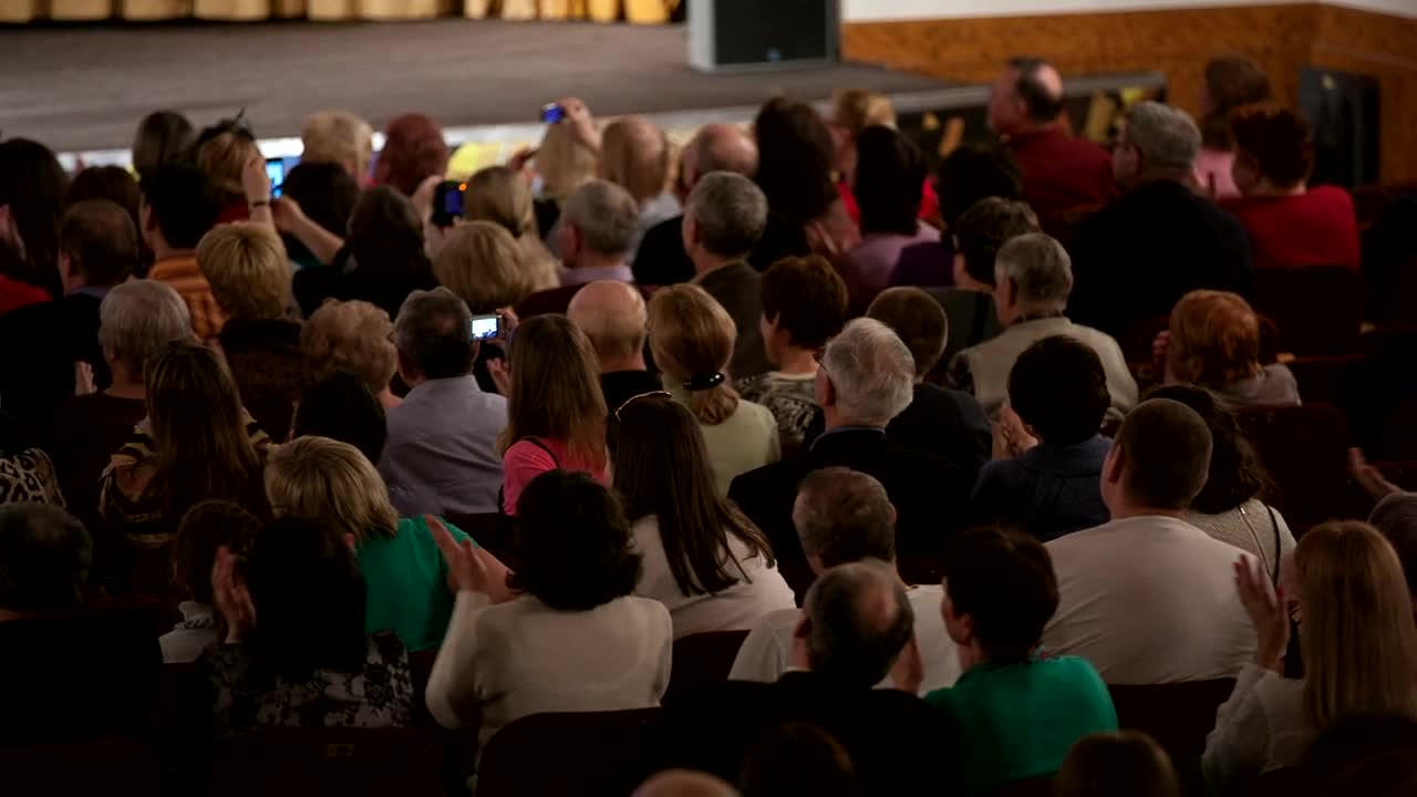 Stock Video Applauding At The End Of A Stage Show Live Wallpaper For PC