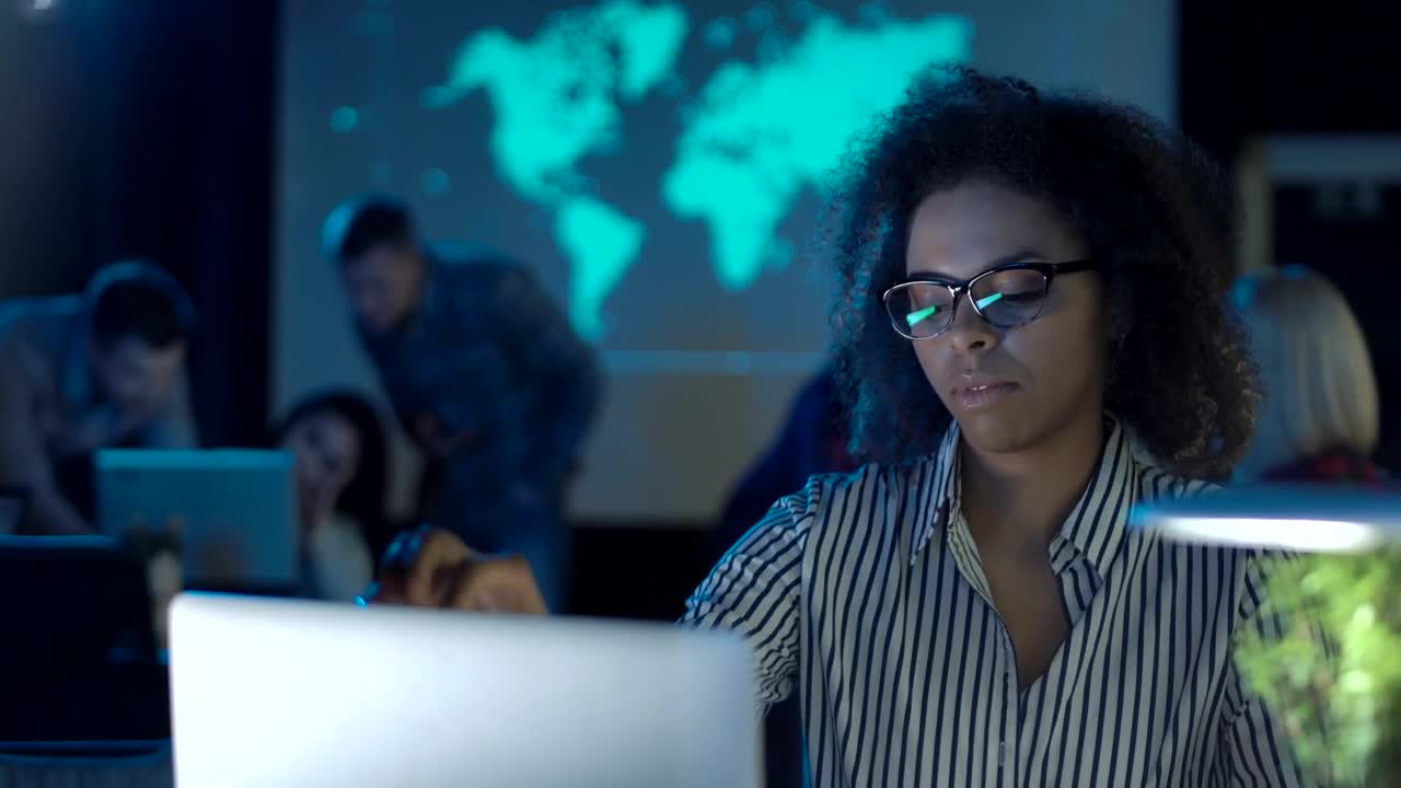 Stock Video An Exhausted Woman Close The Laptop In The Office Live Wallpaper For PC