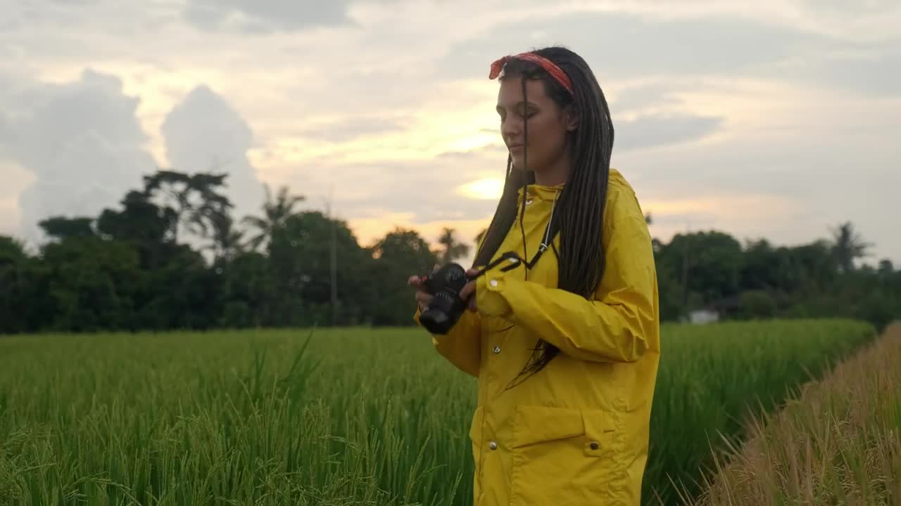 Stock Video Amateur Photographer Shooting In The Nature Live Wallpaper For PC