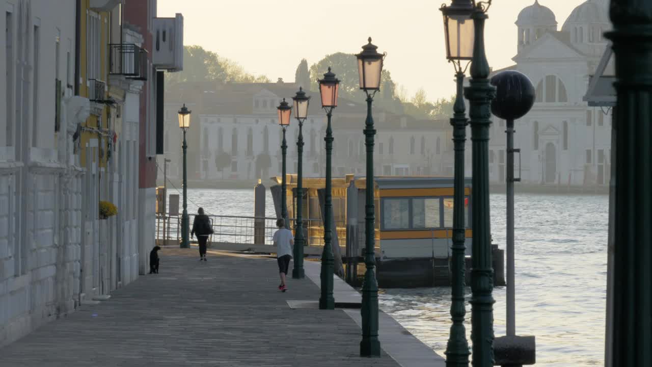 Stock Video Along The River In Venice Live Wallpaper For PC