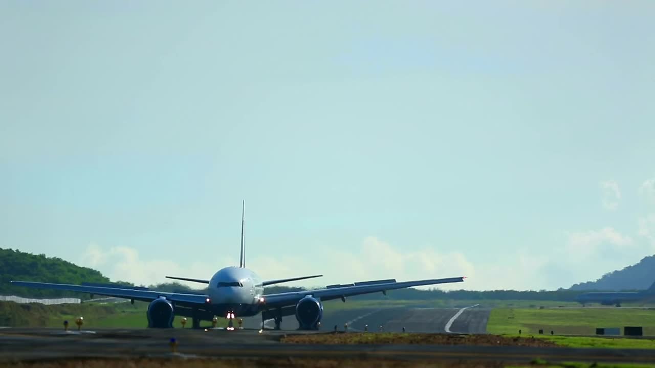 Stock Video Airplane Moving On A Clear Day Live Wallpaper For PC