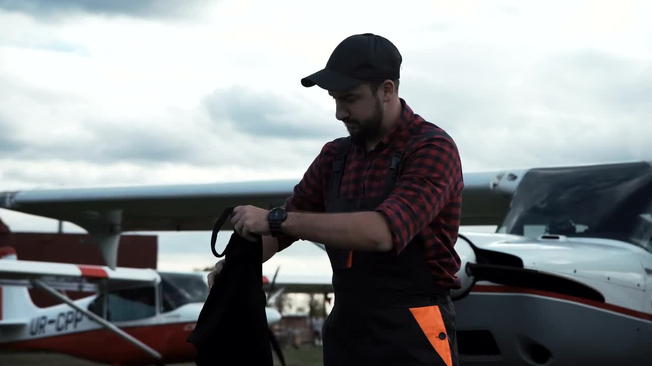 Stock Video Airplane Mechanic Looking Into The Distance Live Wallpaper For PC