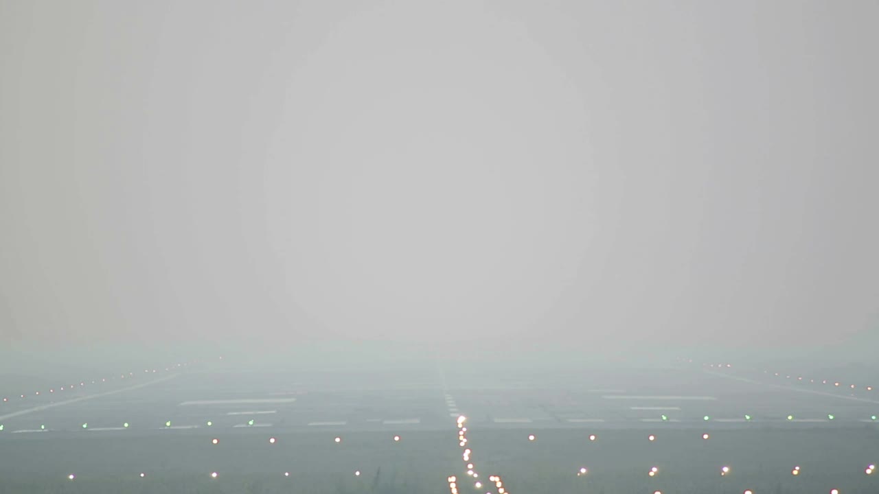 Stock Video Airplane Landing In The Mist Live Wallpaper For PC