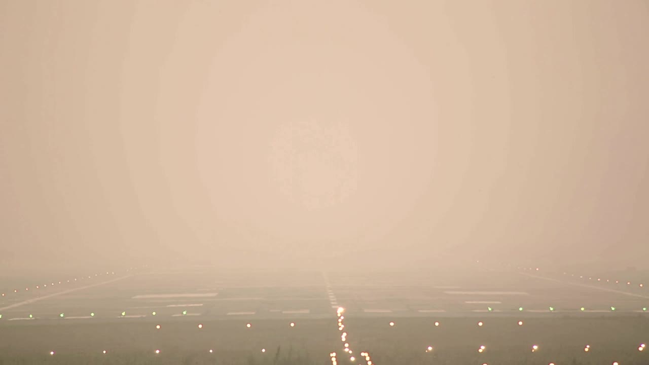 Stock Video Airplane Landing In The Fog Live Wallpaper For PC
