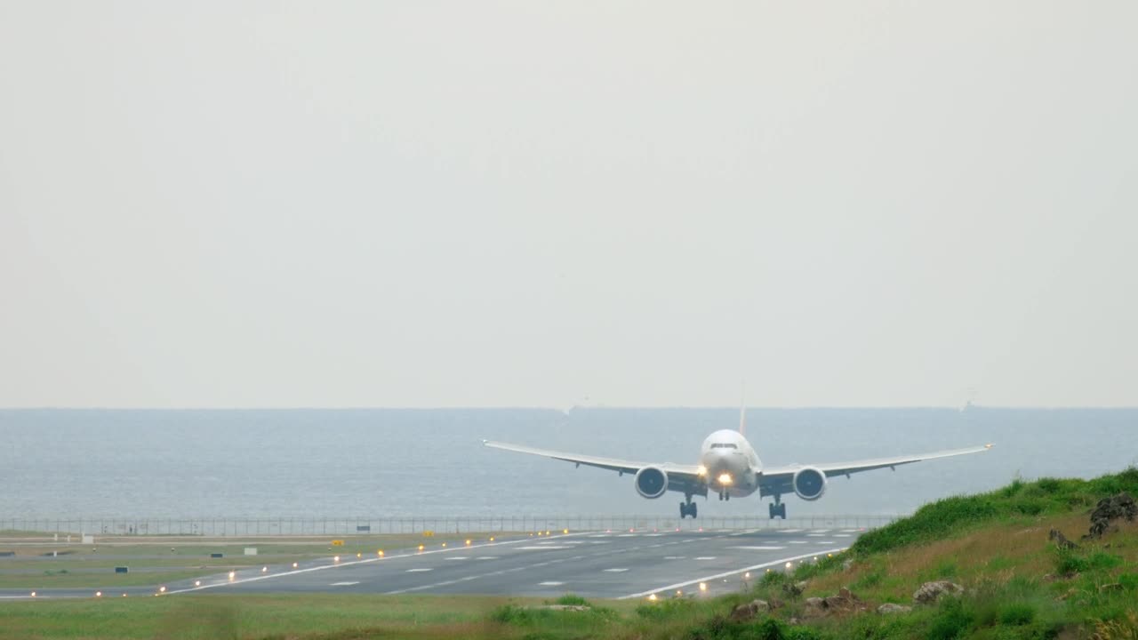 Stock Video Airplane Landing In The Distance Live Wallpaper For PC