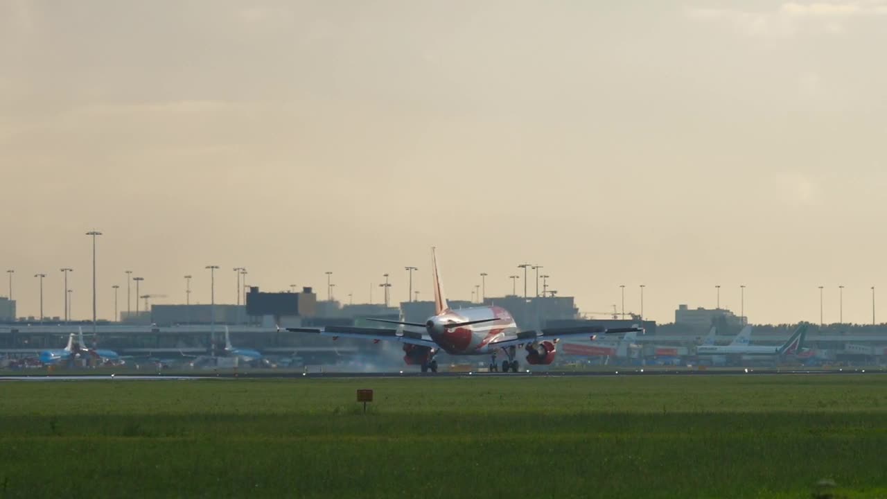 Stock Video Airplane Landing At The Airport Live Wallpaper For PC