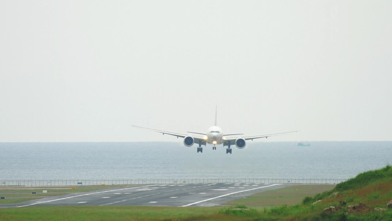 Stock Video Aircraft Landing In The Track Live Wallpaper For PC