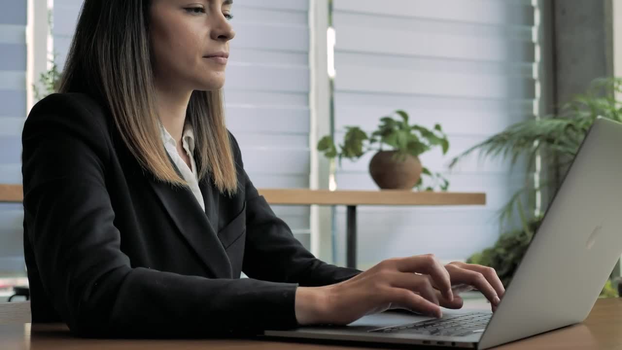 Stock Video A Woman Working With Her Laptop Live Wallpaper For PC