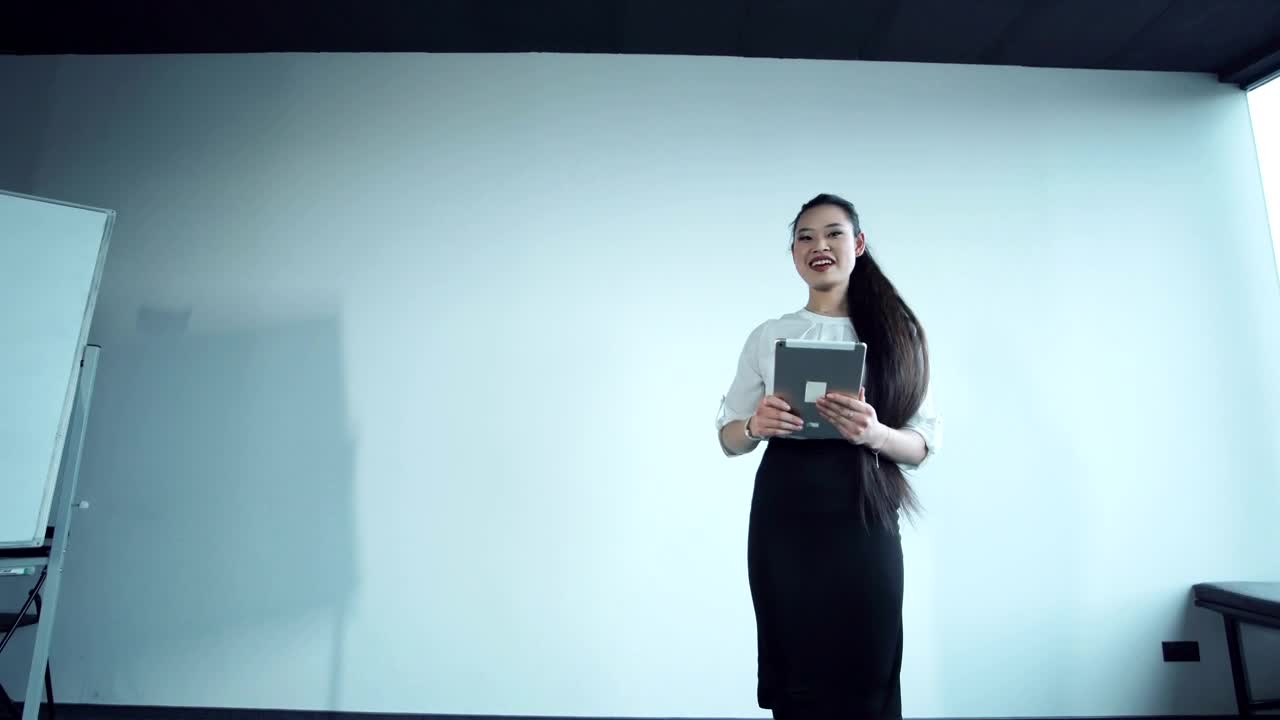 Stock Video A Woman Invites The Speaker To The Stage Live Wallpaper For PC