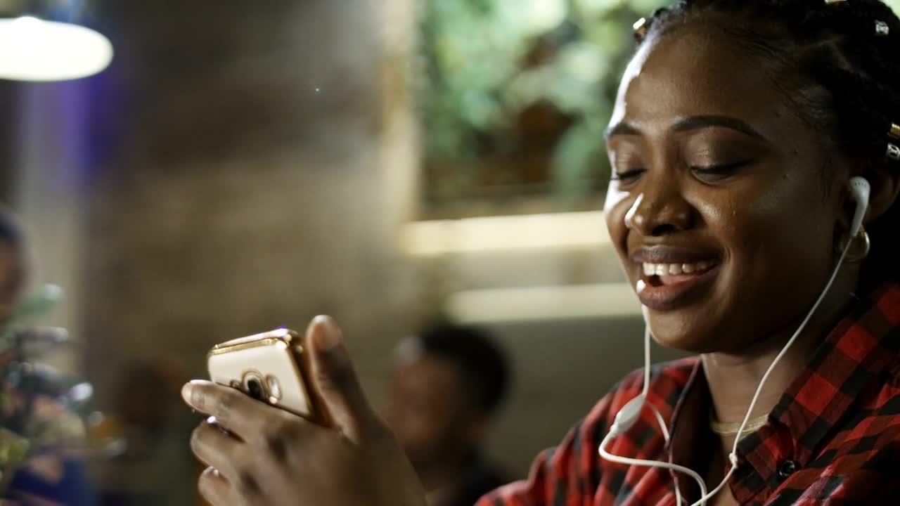 Stock Video A Woman Having A Video Call Live Wallpaper For PC