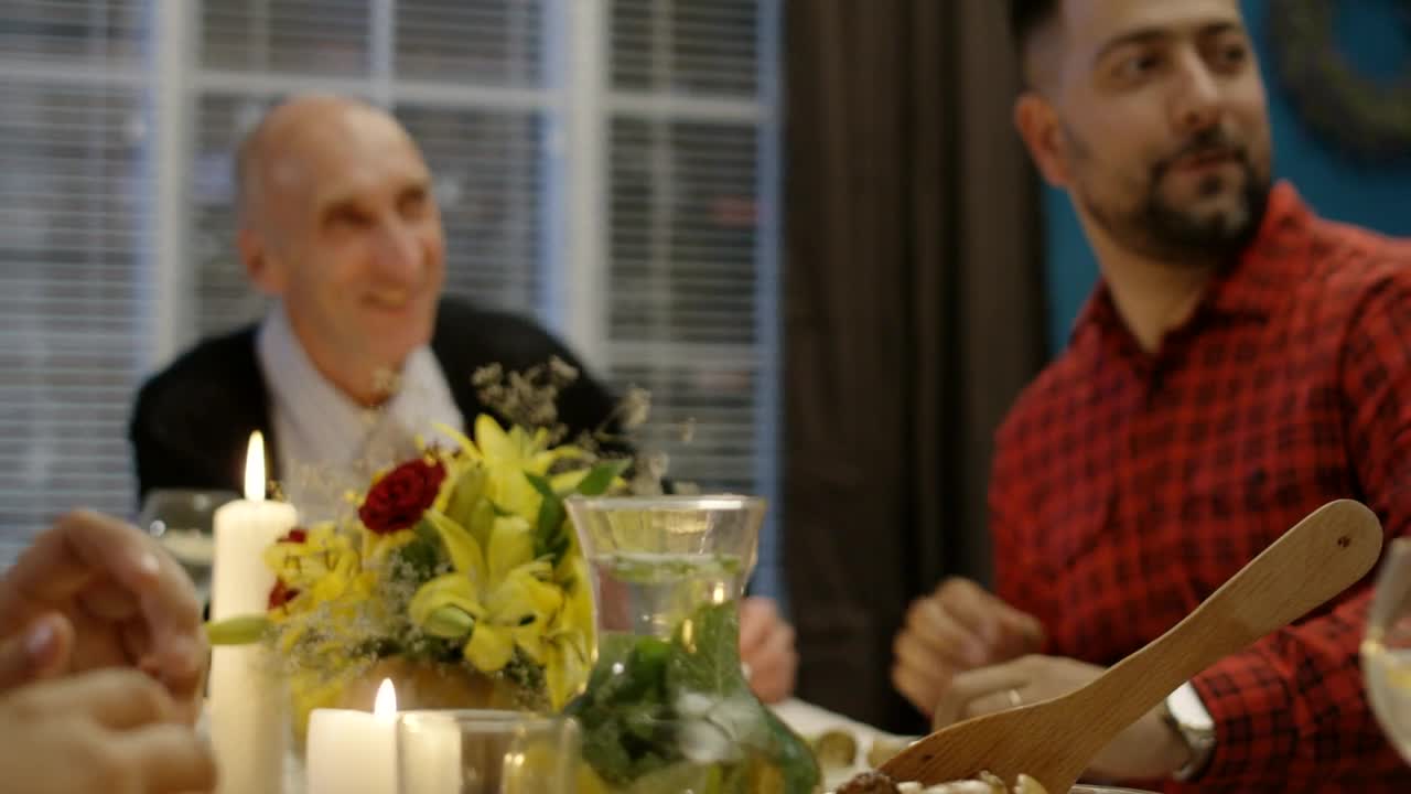 Stock Video A Woman Bringing The Turkey On The Table Live Wallpaper For PC