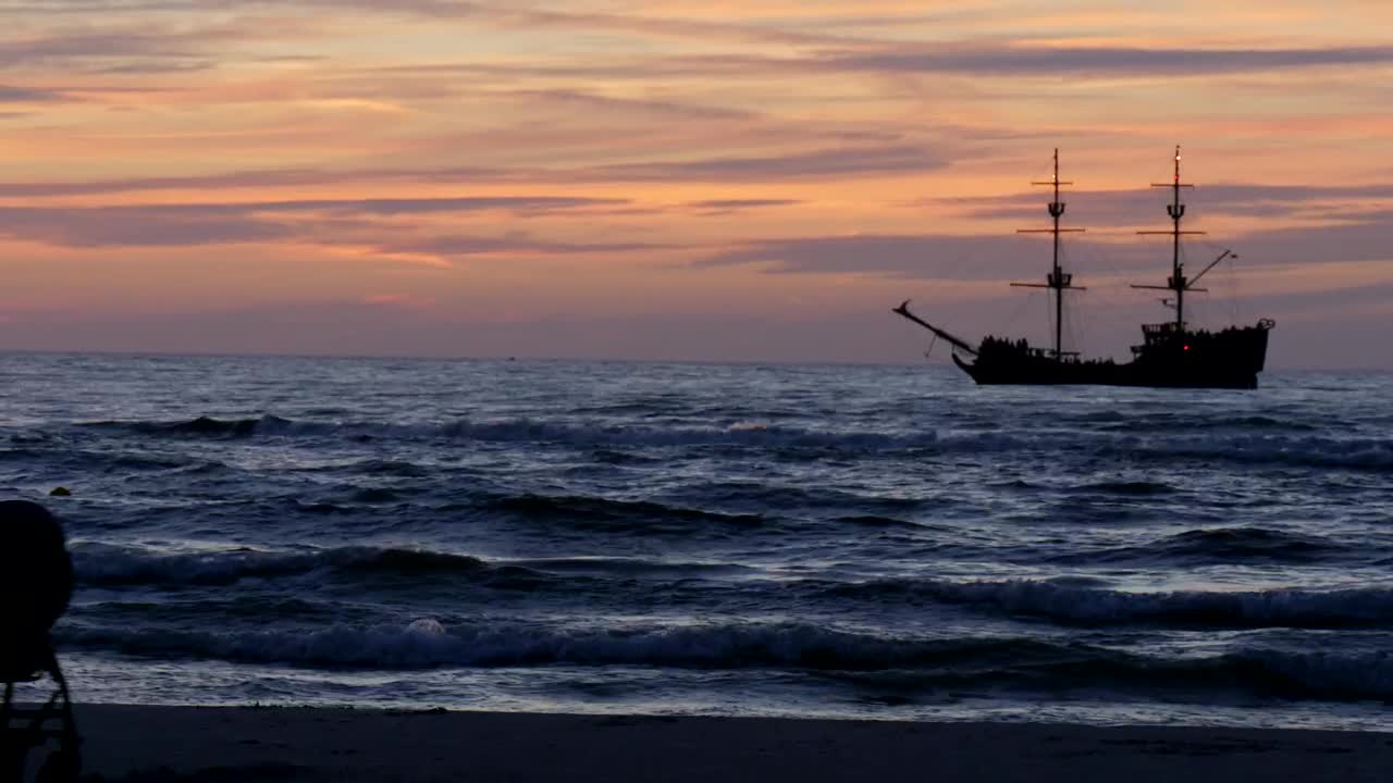 Stock Video A Vintage Ship Silhouette Live Wallpaper For PC
