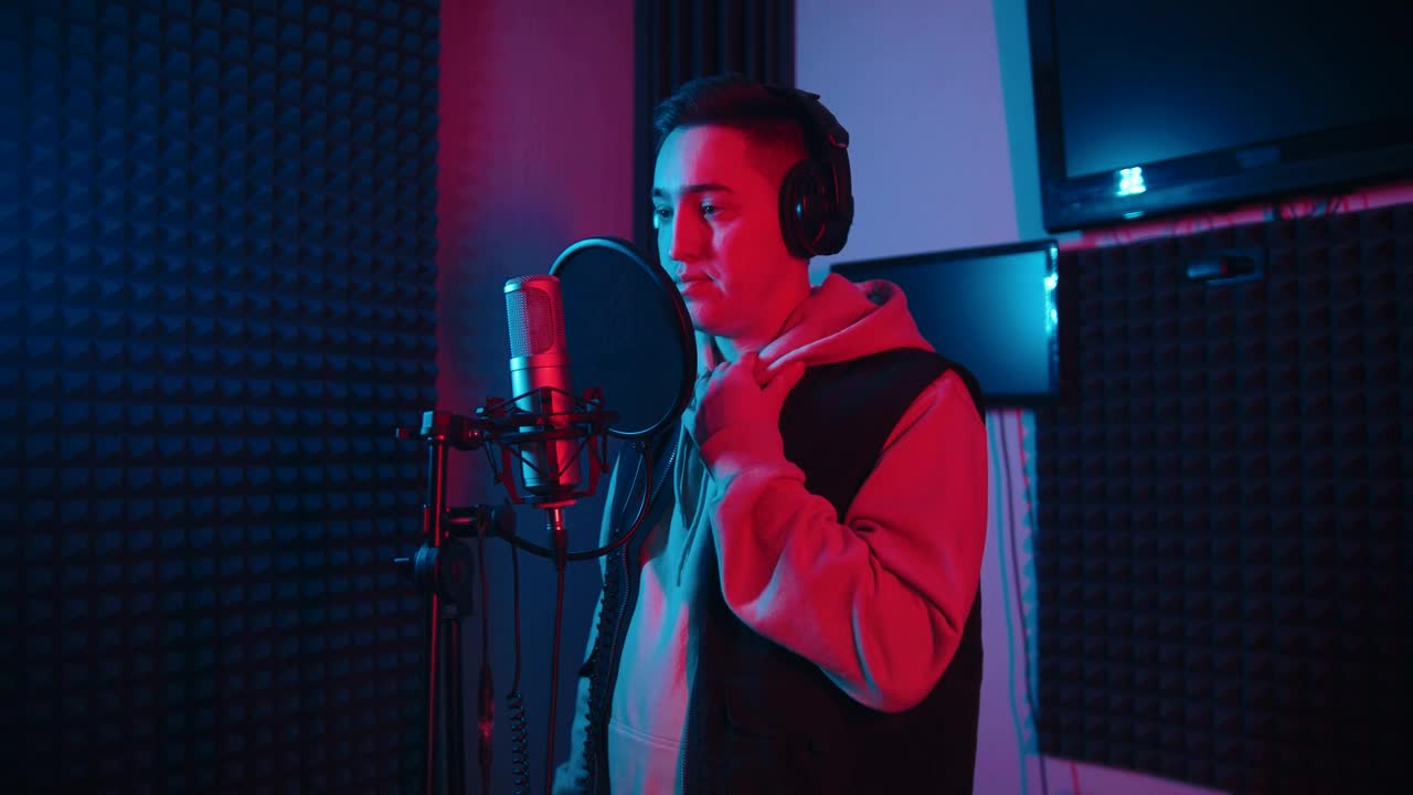 Stock Video A Man Singing In The Recording Studio Live Wallpaper For PC