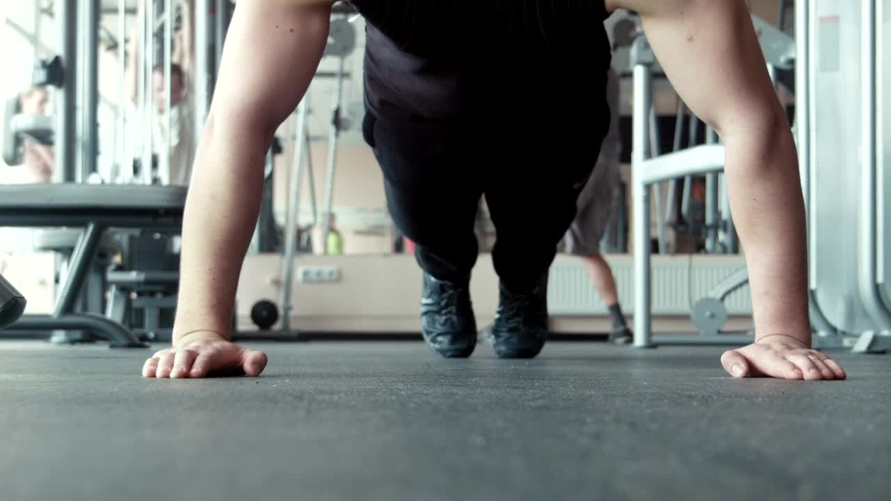 Stock Video A Man Doing Push Ups In The Gym Live Wallpaper For PC