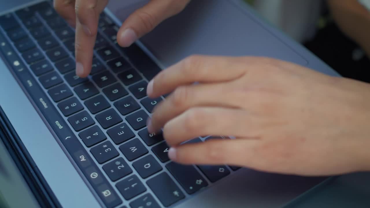 Stock Video Business Woman Concentrating On Her Laptop Live Wallpaper For PC