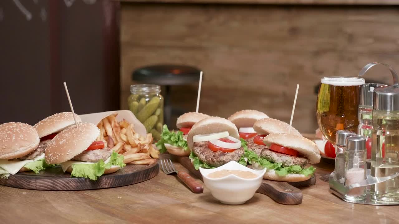 Stock Video Burgers With Fresh Salad And Beer Live Wallpaper For PC