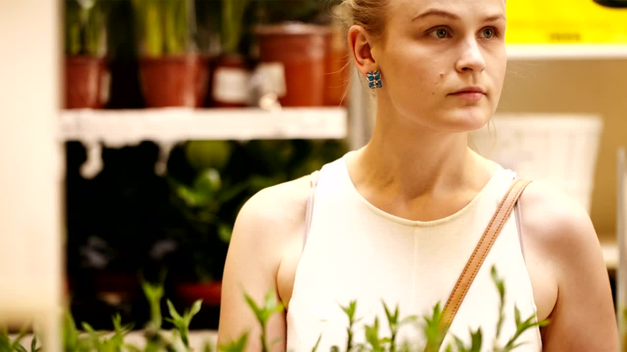 Stock Video Browsing Ornamental Plants Live Wallpaper For PC