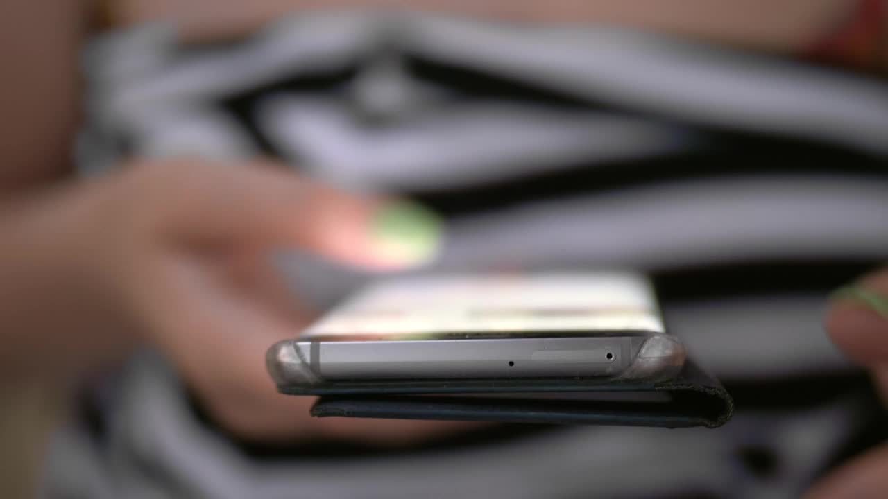 Stock Video Browsing Online Via A Smartphone Live Wallpaper For PC